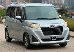 Toyota Roomy 2019 Silver