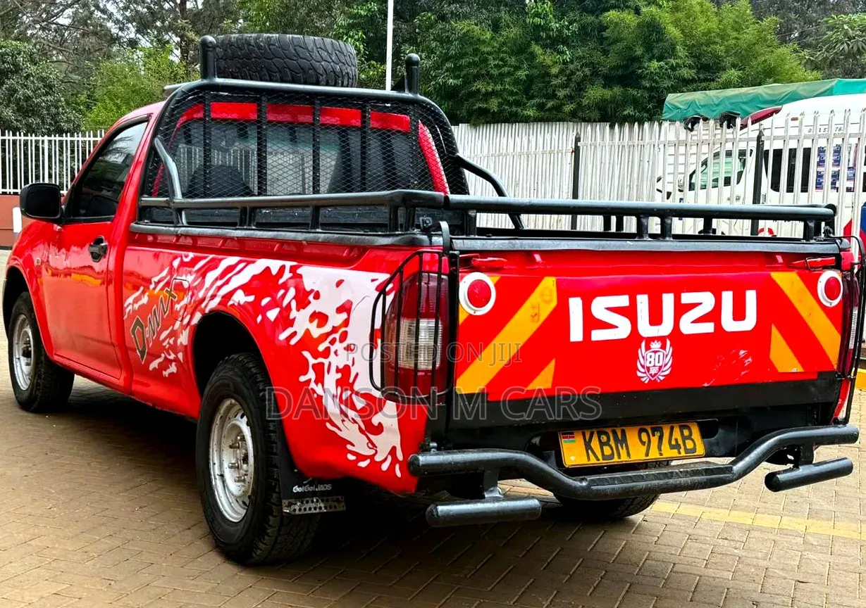 Isuzu D-MAX 2010 Red
