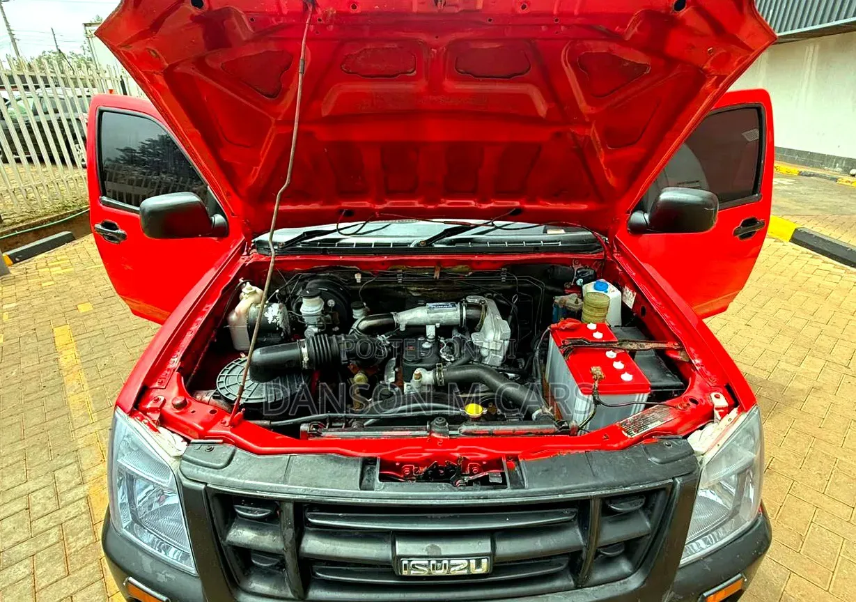 Isuzu D-MAX 2010 Red
