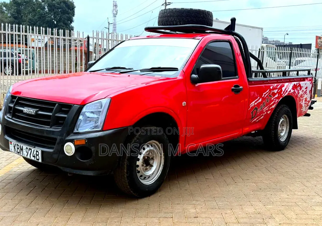 Isuzu D-MAX 2010 Red