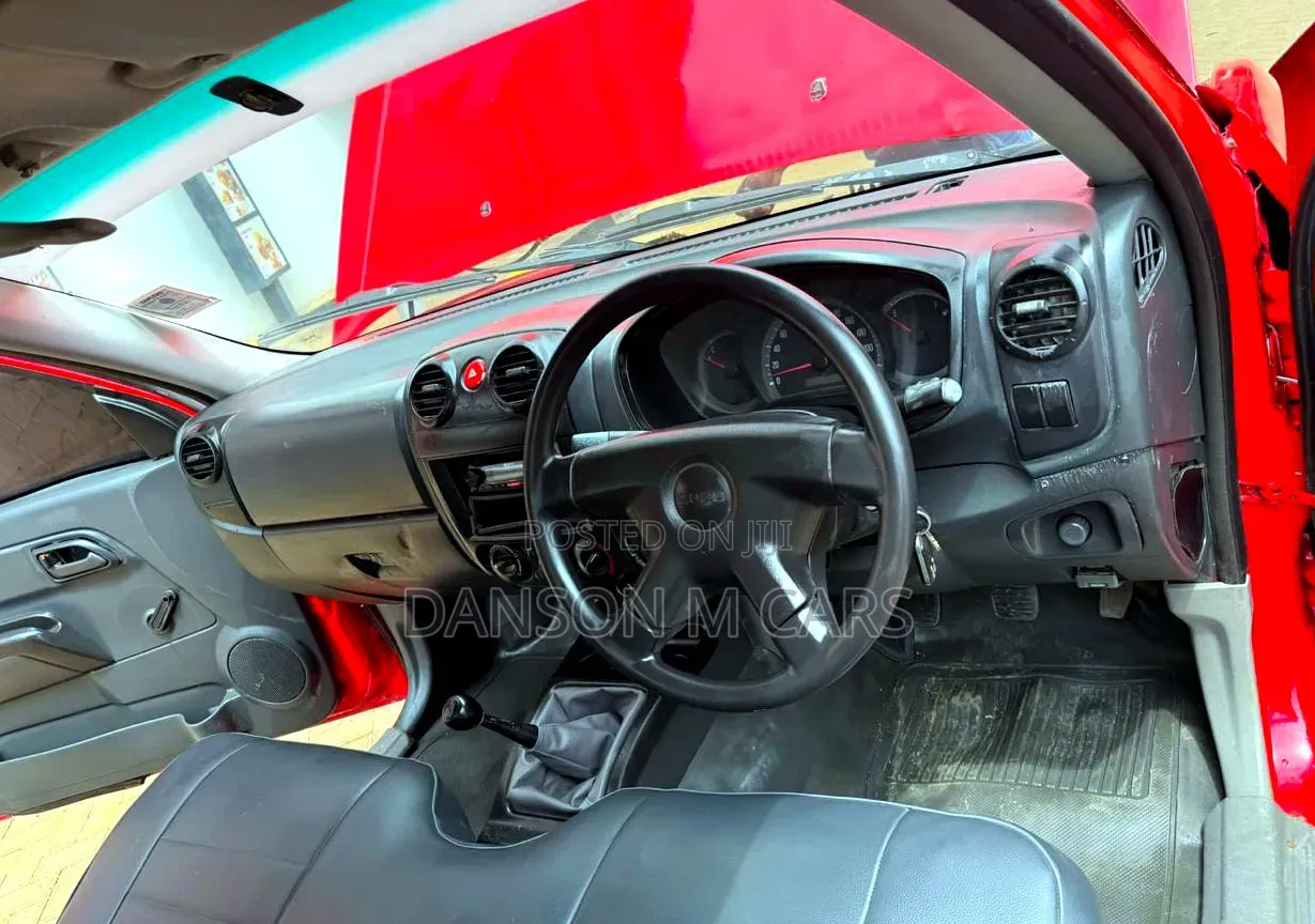 Isuzu D-MAX 2010 Red