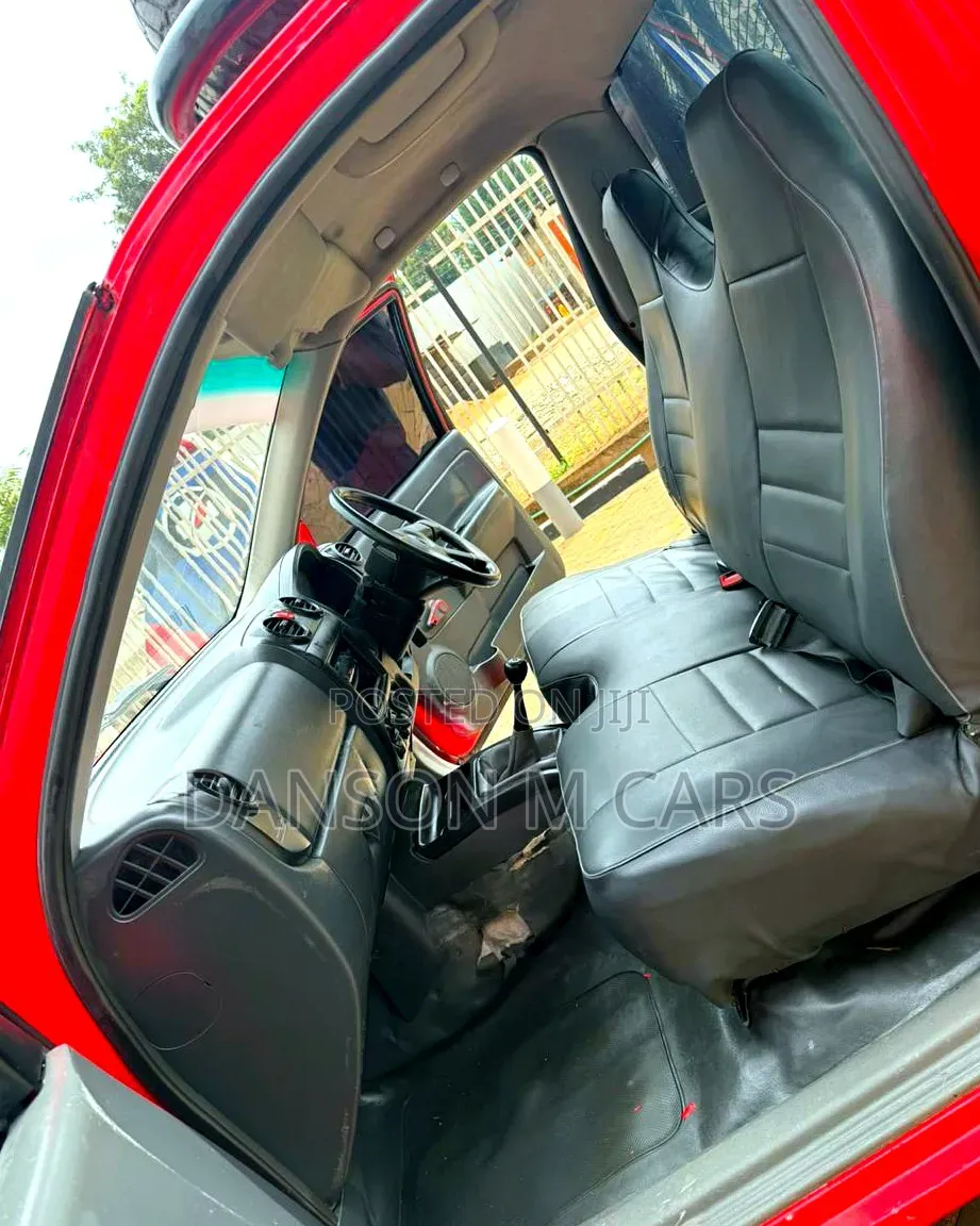 Isuzu D-MAX 2010 Red
