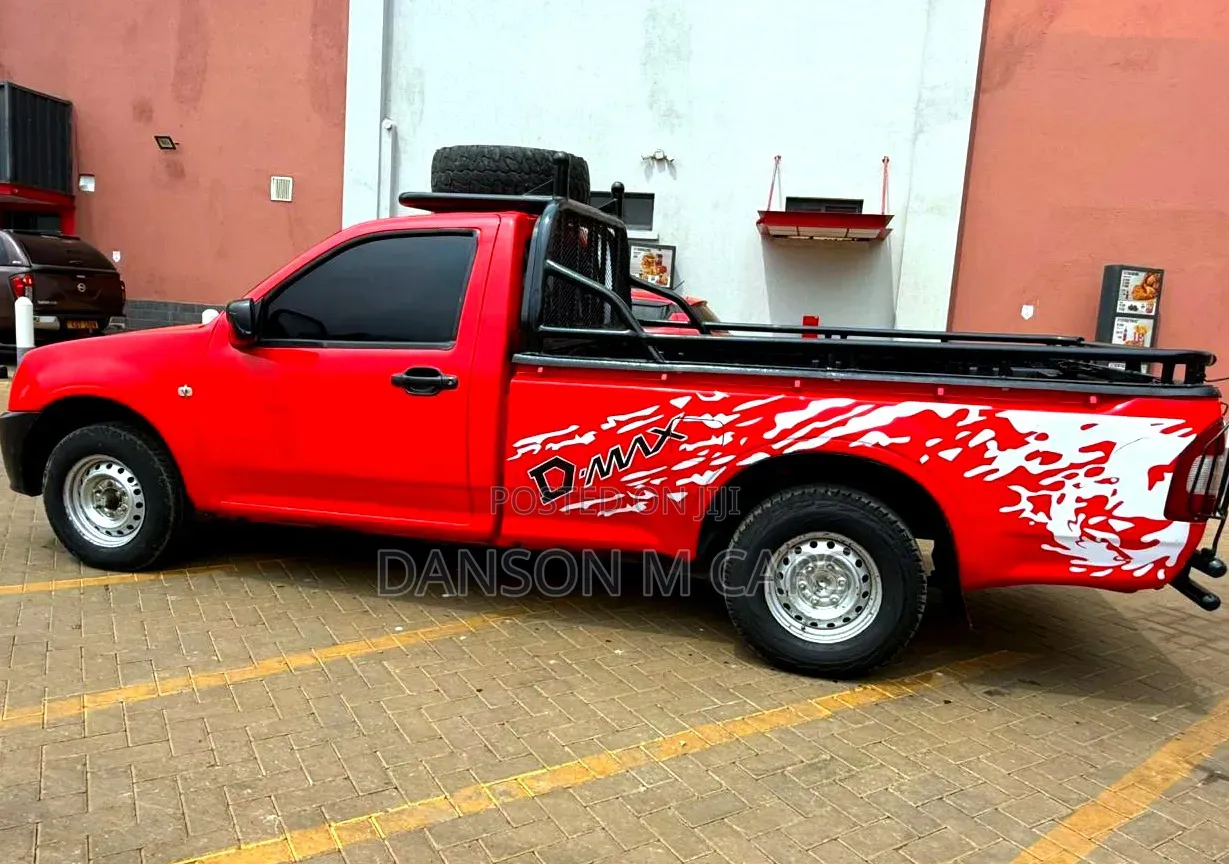 Isuzu D-MAX 2010 Red