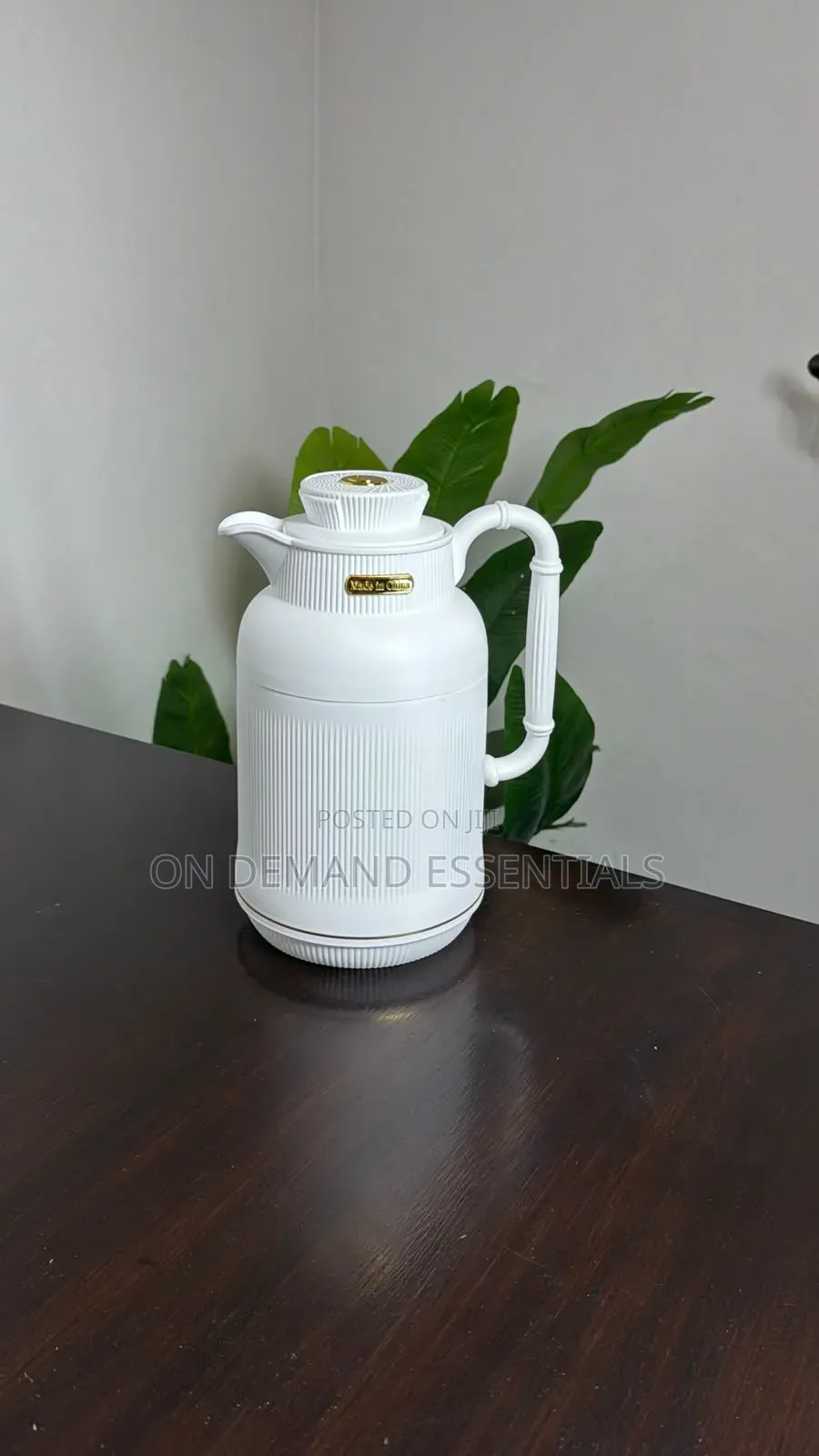 Classic Ribbed Vacuum Flask – 
Capacity 1.0L
