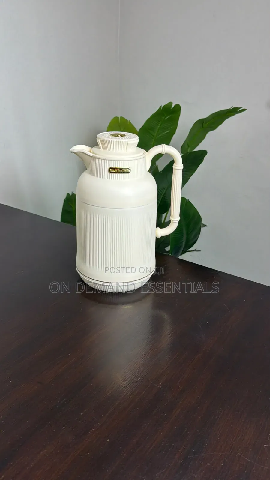 Classic Ribbed Vacuum Flask – 
Capacity 1.0L