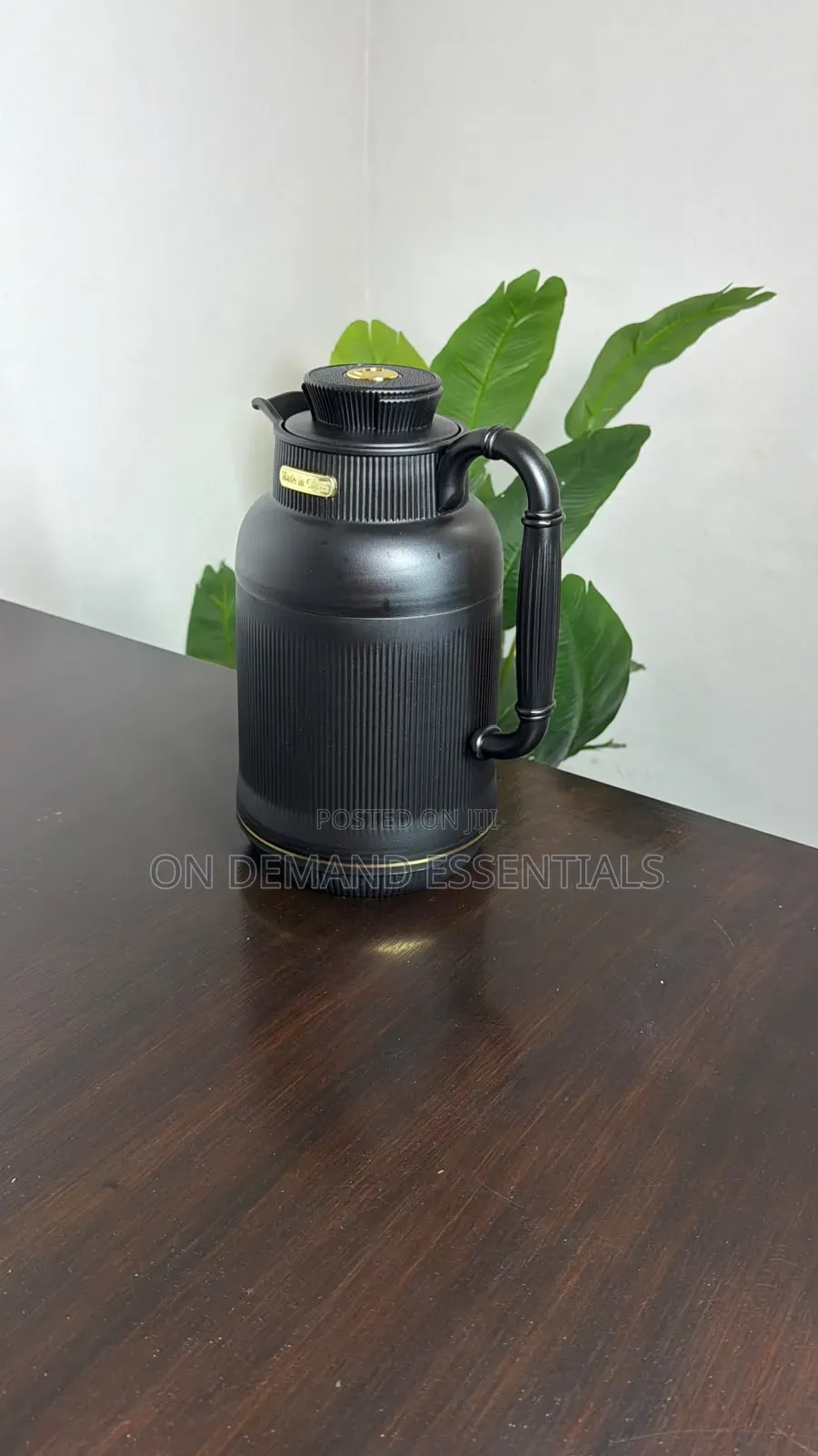 Classic Ribbed Vacuum Flask – 
Capacity 1.0L
