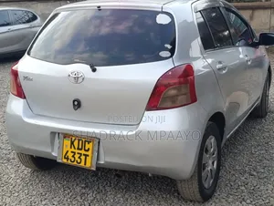 Toyota Vitz 2005 Silver
