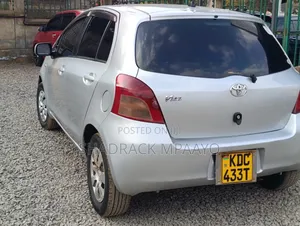 Toyota Vitz 2005 Silver