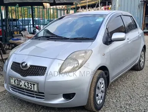 Toyota Vitz 2005 Silver
