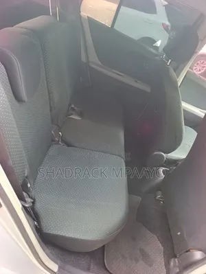 Toyota Vitz 2005 Silver
