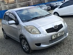 Toyota Vitz 2005 Silver