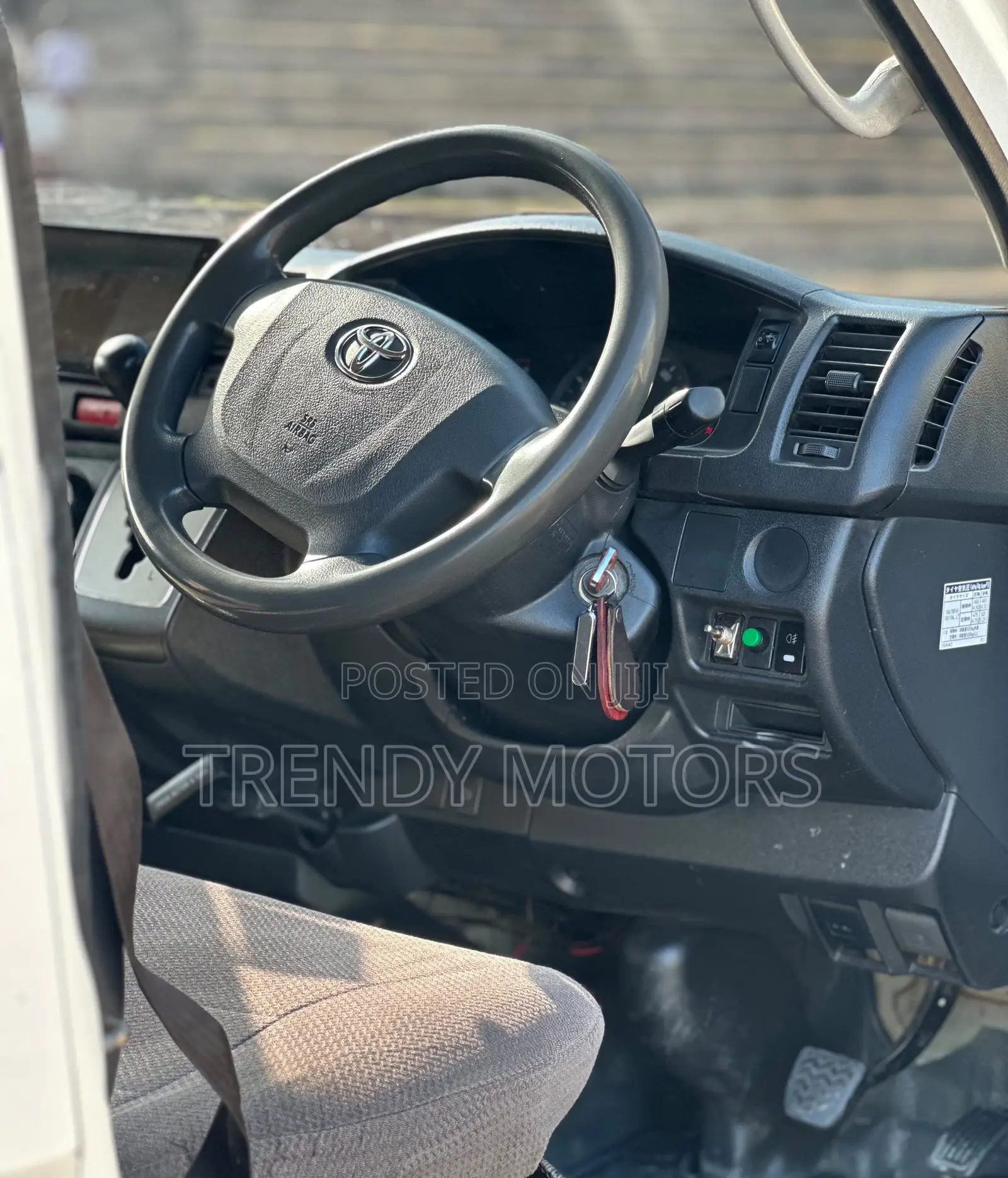 Toyota HiAce 2015 White