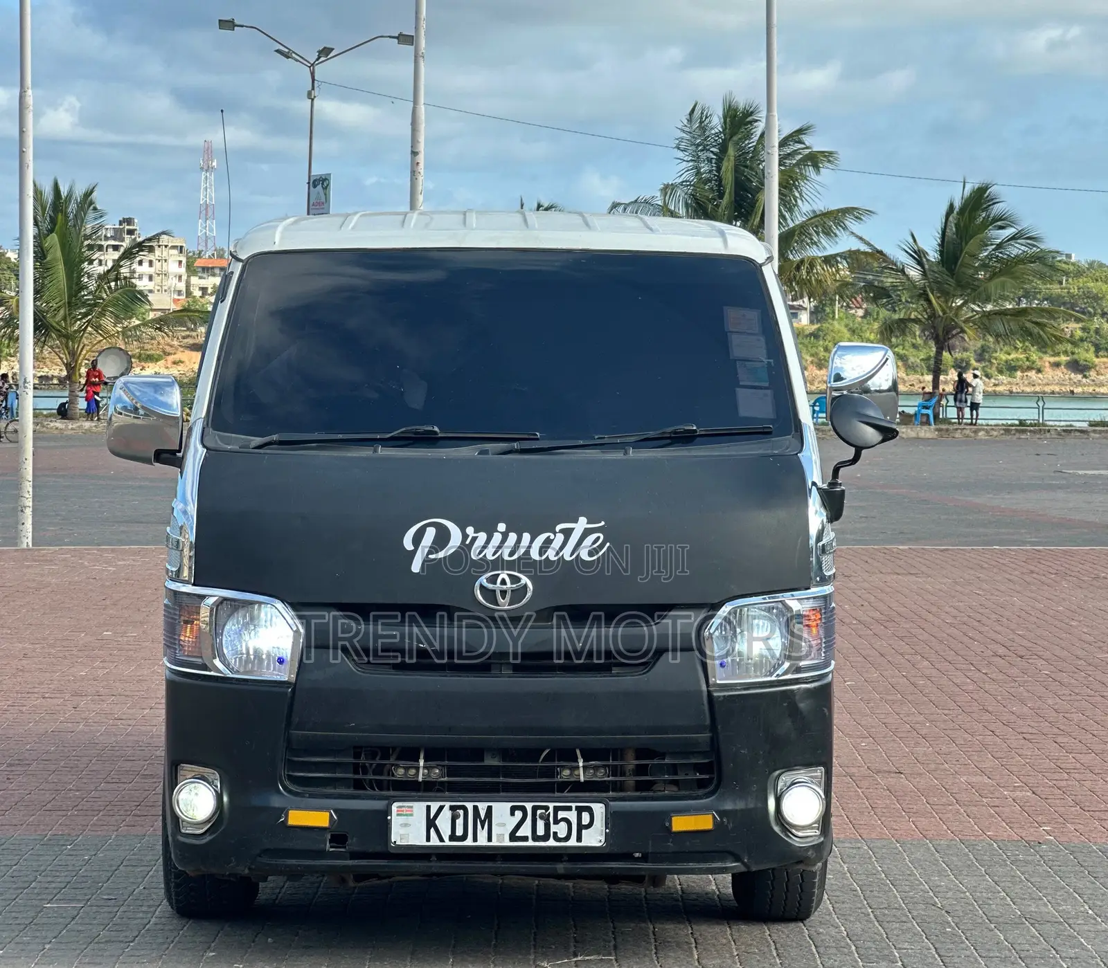 Toyota HiAce 2015 White