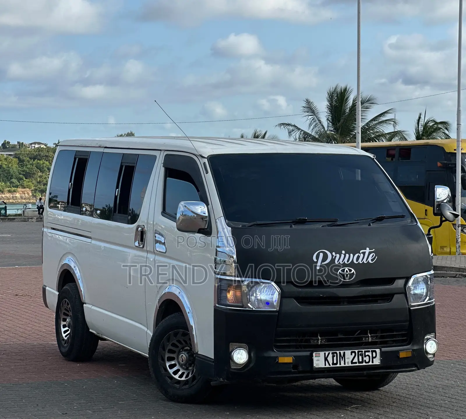 Toyota HiAce 2015 White