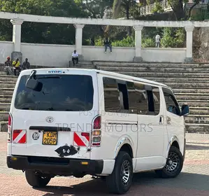 Toyota HiAce 2015 White