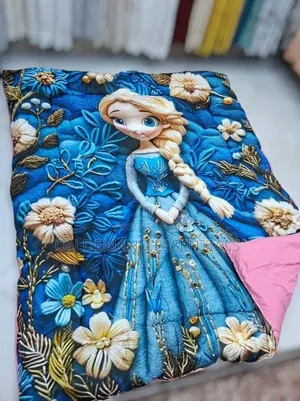 4PC Cartoon Themed Duvet Set Size: 4*6