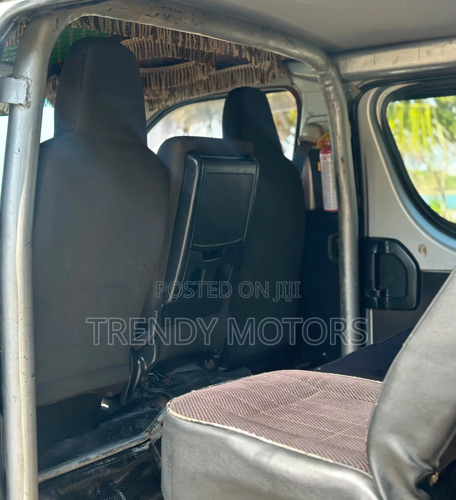 Toyota HiAce 2015 Silver