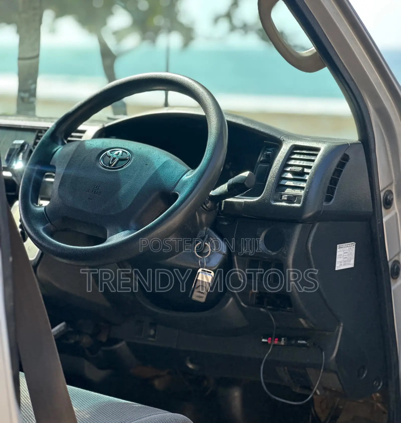 Toyota HiAce 2015 Silver