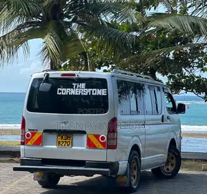 Toyota HiAce 2015 Silver