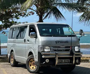 Toyota HiAce 2015 Silver