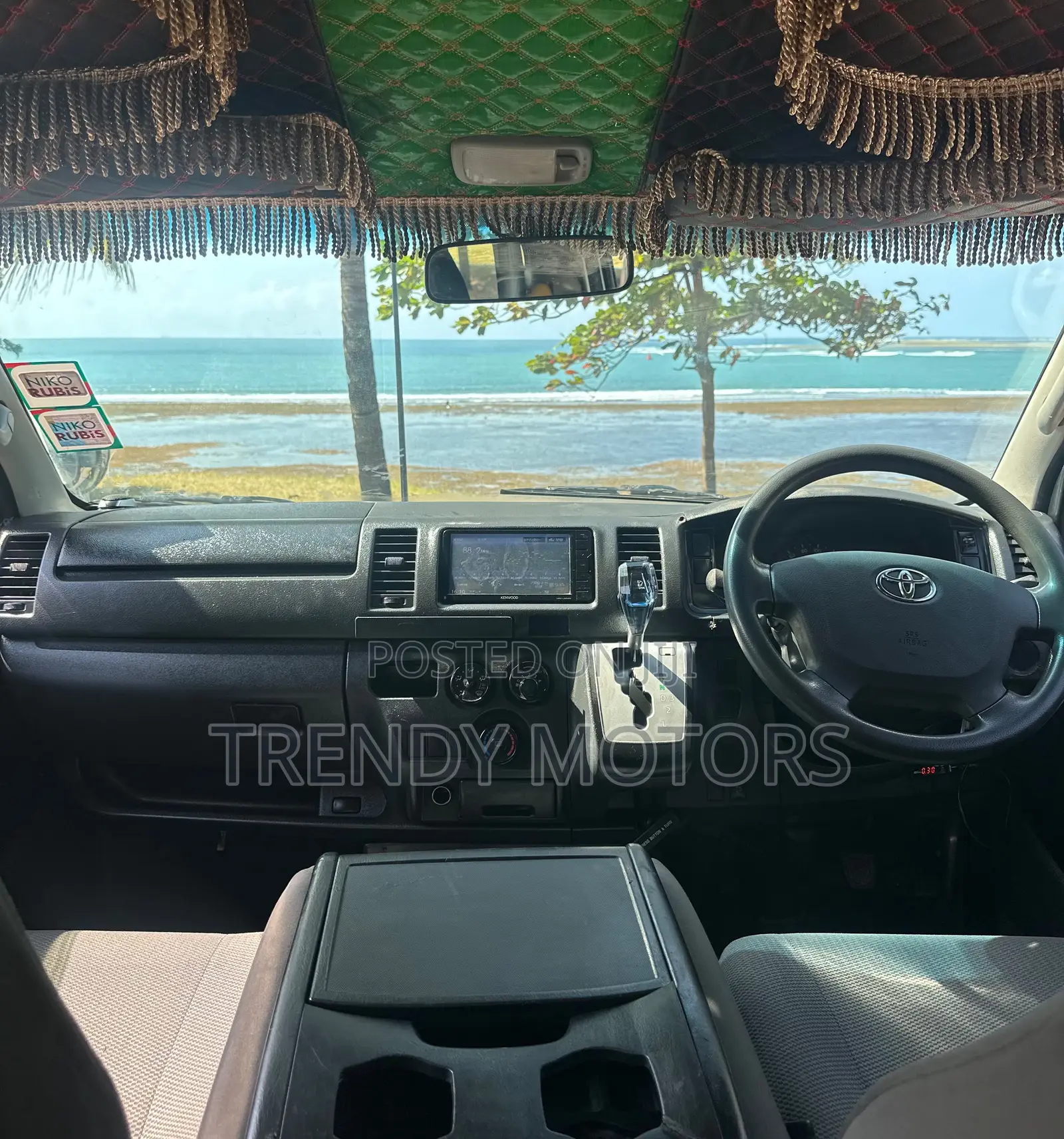 Toyota HiAce 2015 Silver