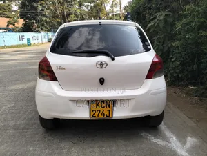 Toyota Vitz 2010 White