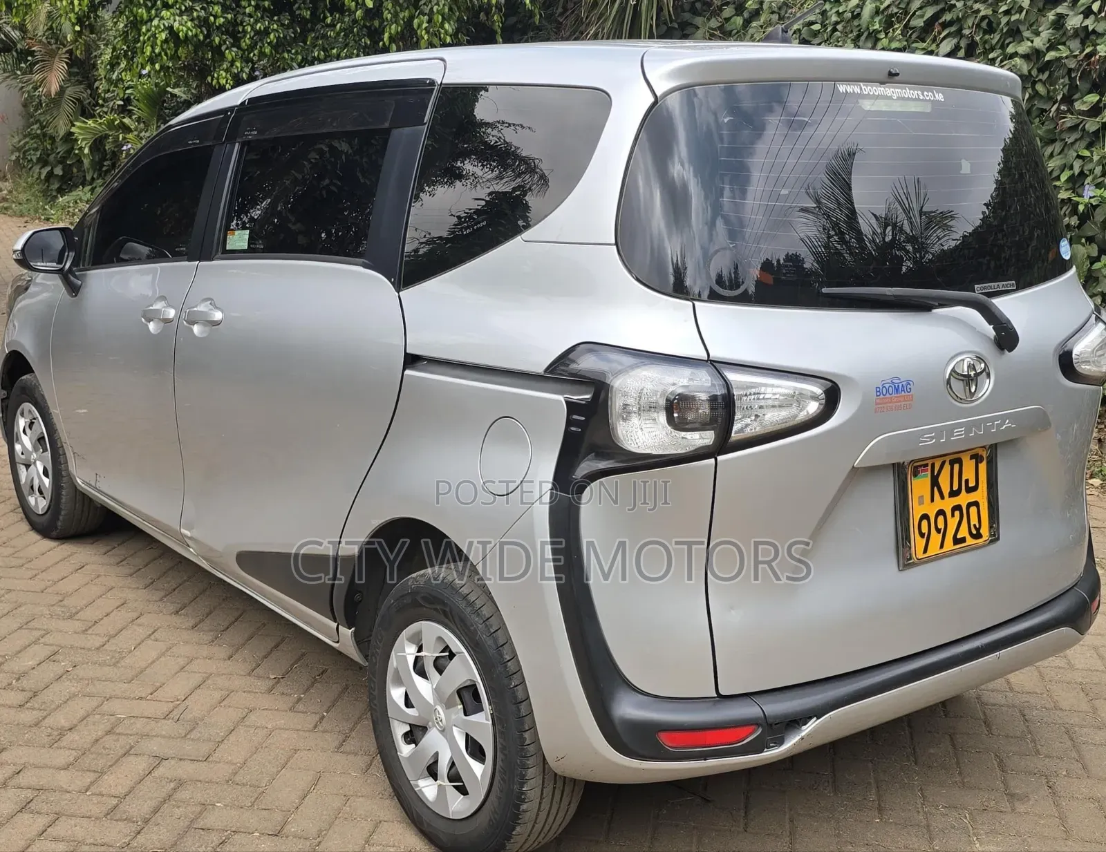 Toyota Sienta 2016 Silver