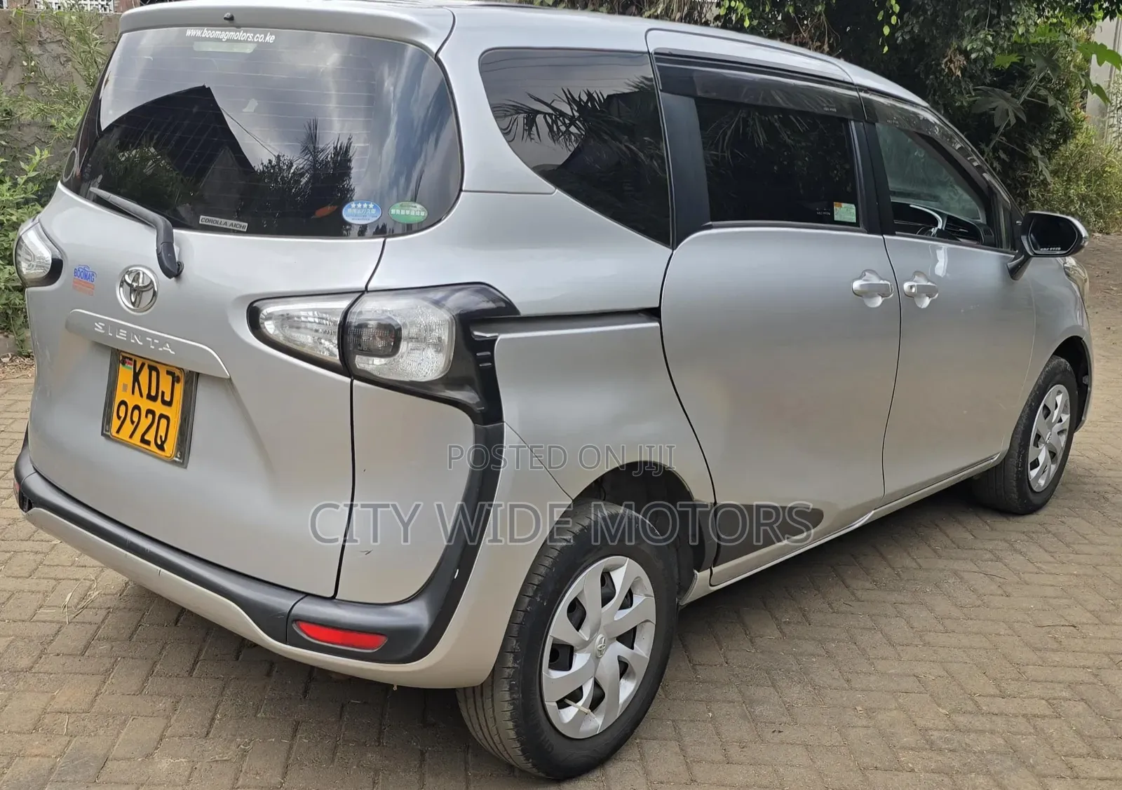Toyota Sienta 2016 Silver