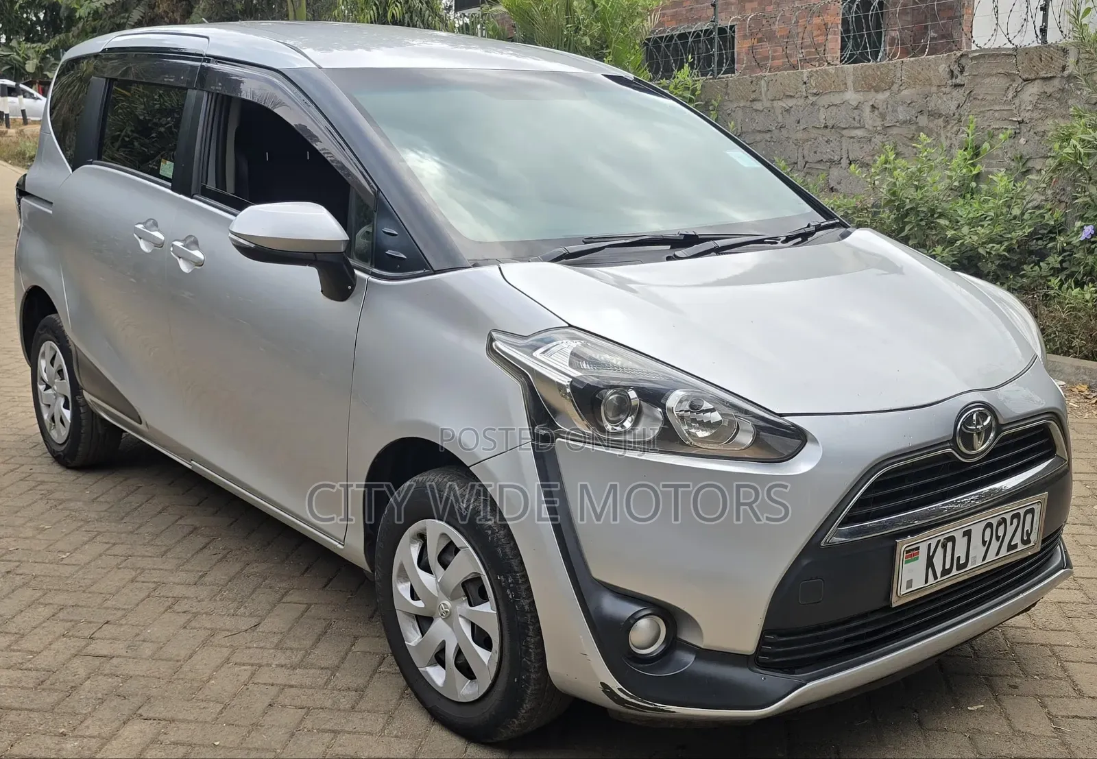 Toyota Sienta 2016 Silver
