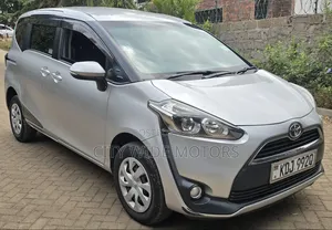 Toyota Sienta 2016 Silver