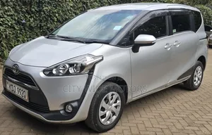 Toyota Sienta 2016 Silver