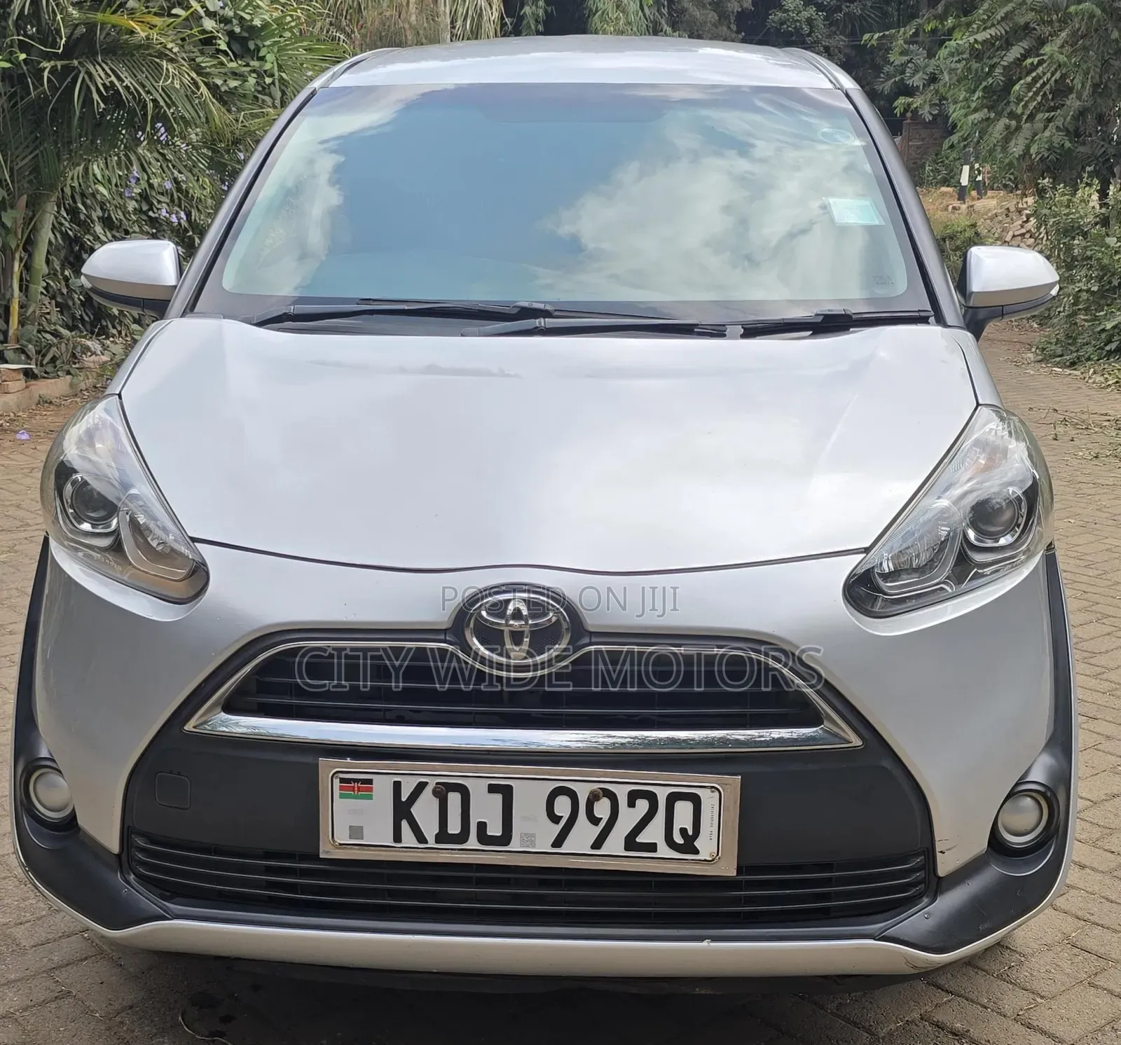 Toyota Sienta 2016 Silver