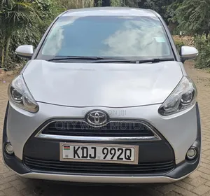 Toyota Sienta 2016 Silver