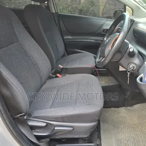Toyota Sienta 2016 Silver