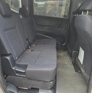 Toyota Sienta 2016 Silver
