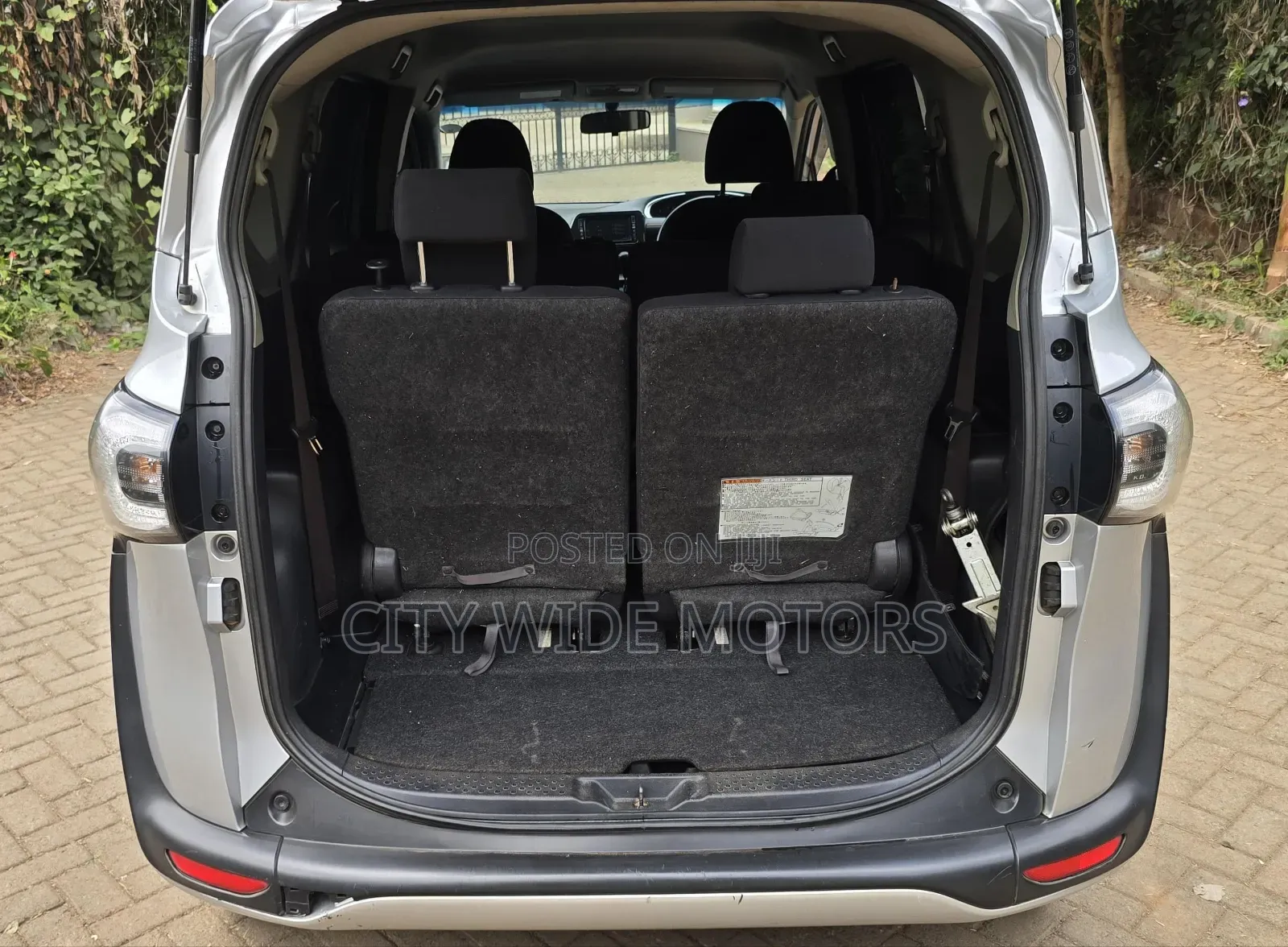 Toyota Sienta 2016 Silver