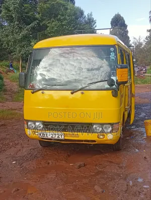 Mitsubishi Fuso Rosa 2007 Yellow