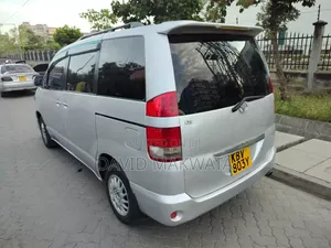 Toyota Noah 2.0 AWD (8 Seater) 2006 Silver