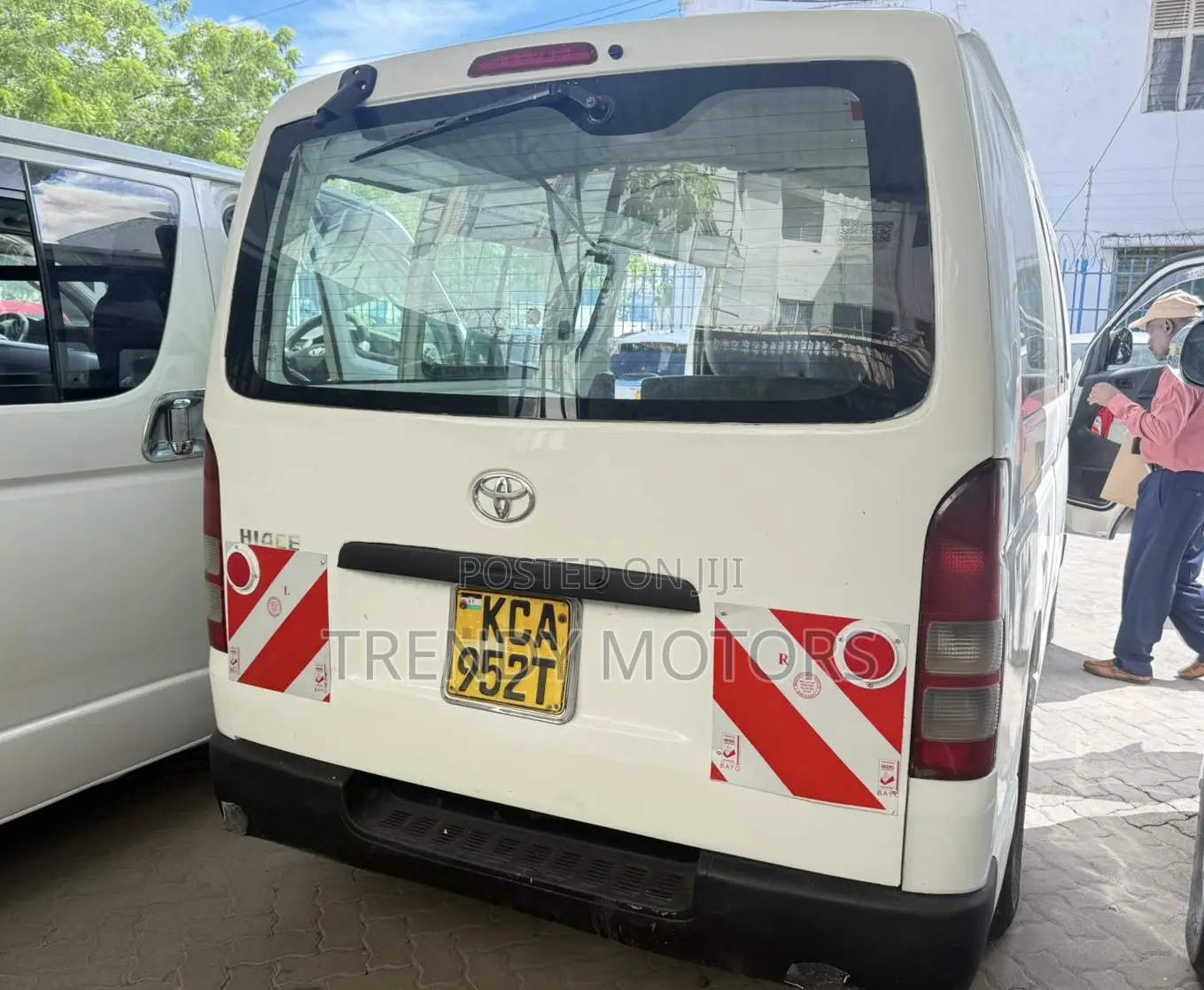 Toyota HiAce 2000 White