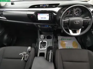 Toyota Hilux 2020 White