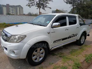 Toyota Hilux 2012 White