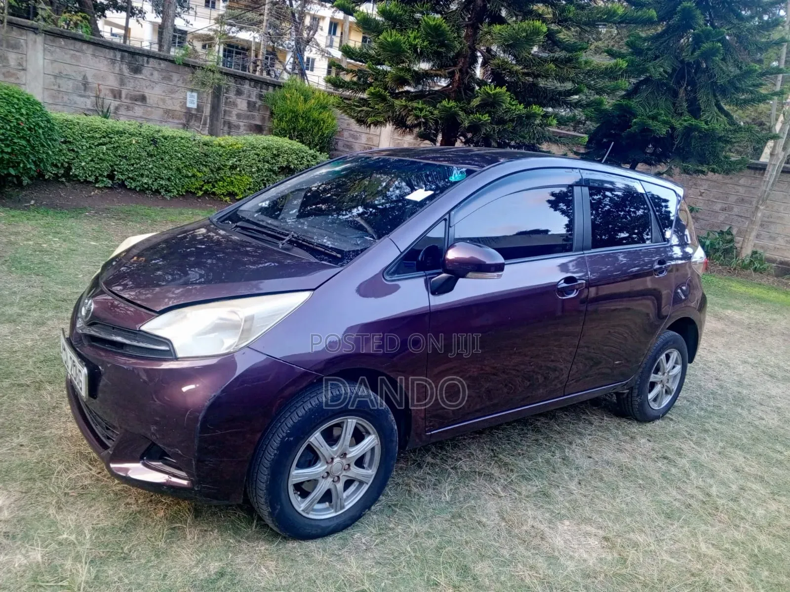 Toyota Ractis 2012 Maroon