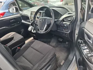 Toyota Noah 2019 Silver