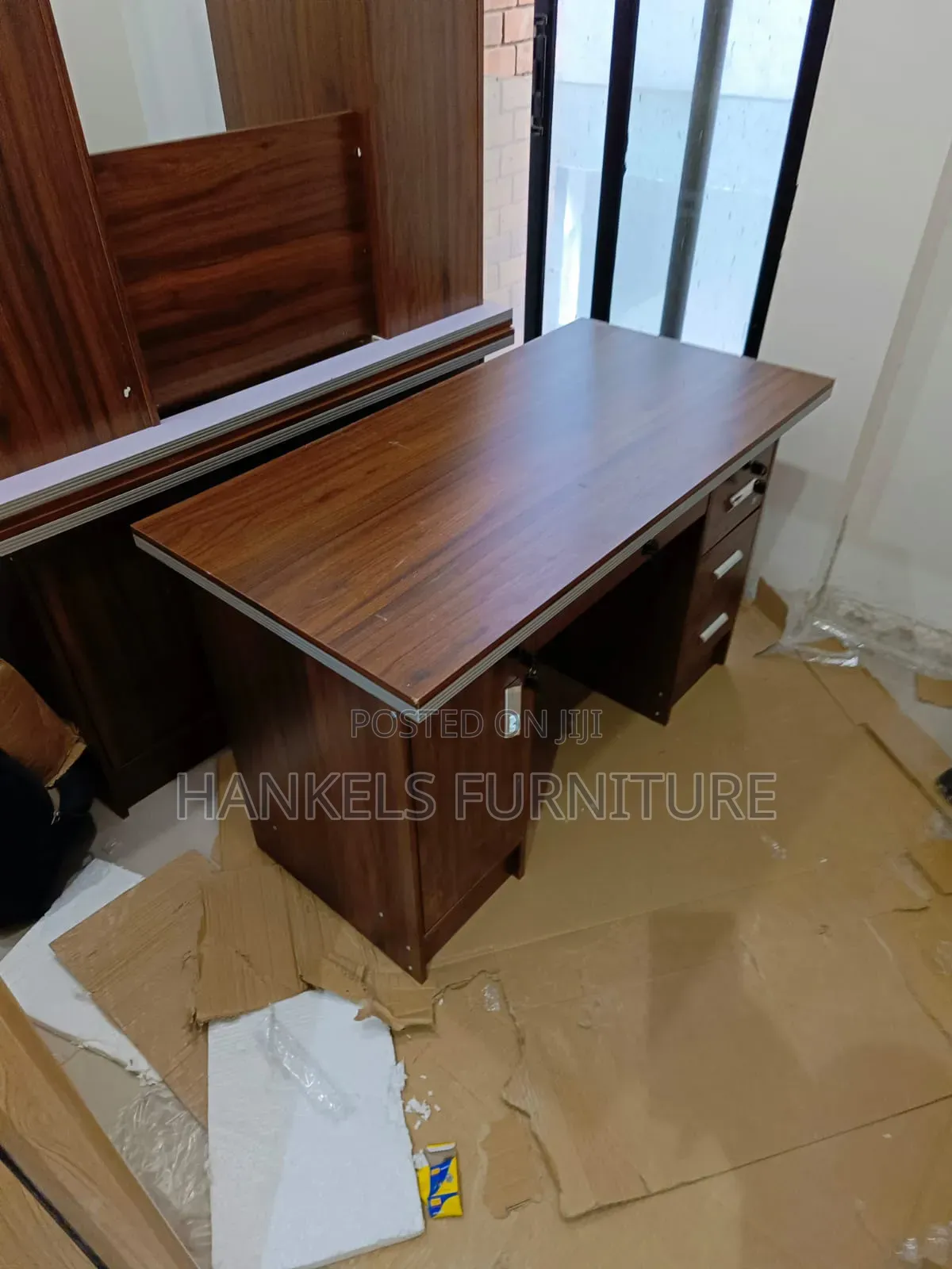 Executive 1.2m Desk With Drawers