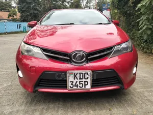Toyota Auris 2014 Red