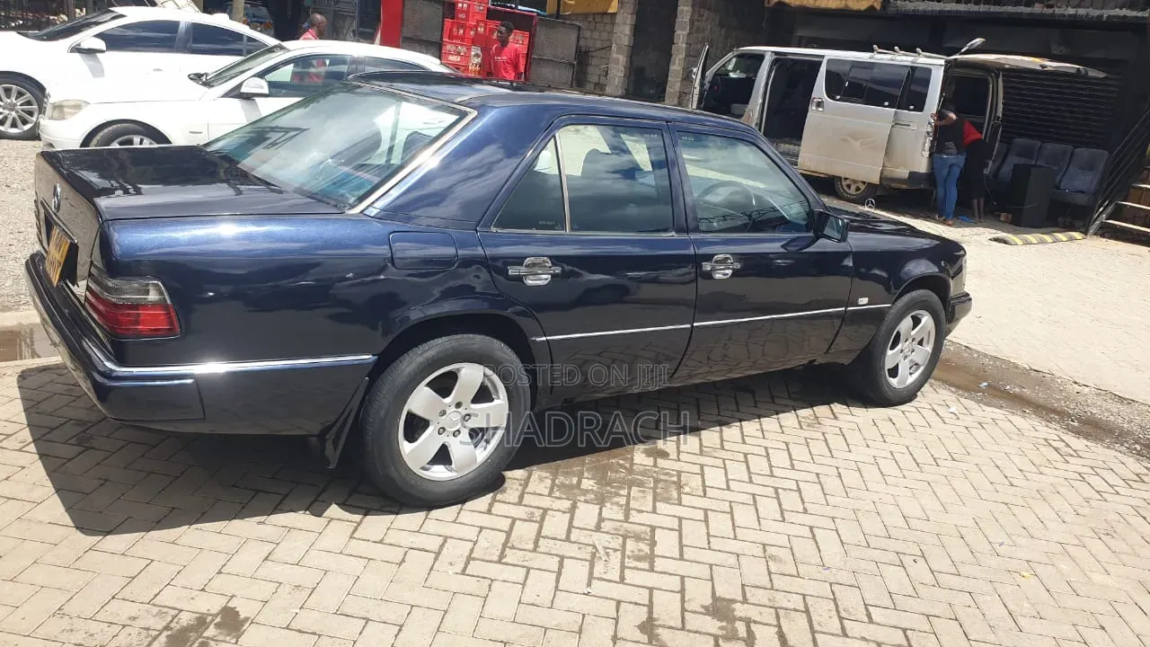 Mercedes-Benz E200 1998 Blue