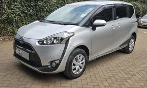Toyota Sienta 2016 Silver