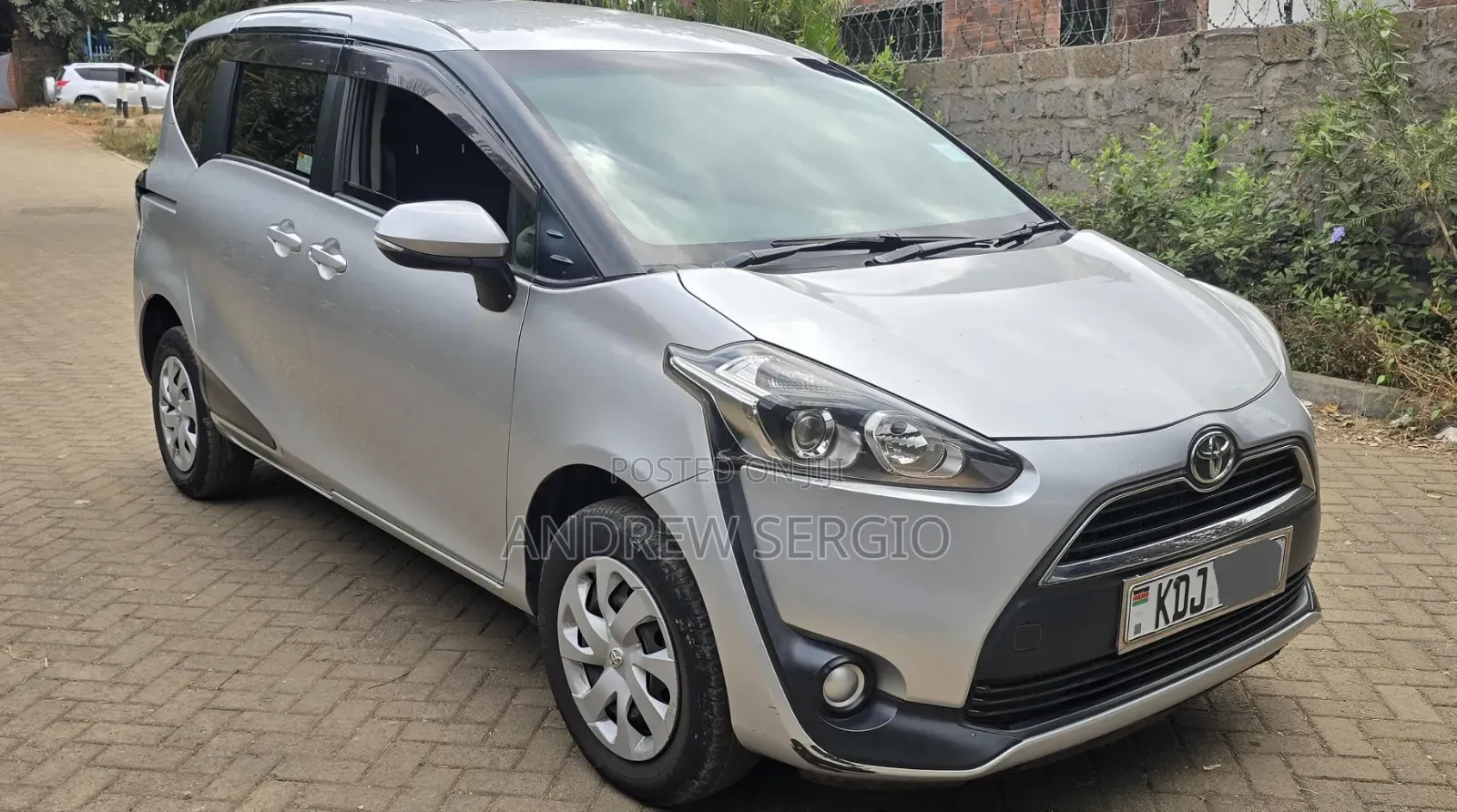 Toyota Sienta 2016 Silver