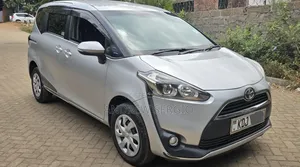 Toyota Sienta 2016 Silver