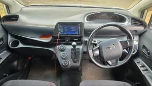 Toyota Sienta 2016 Silver